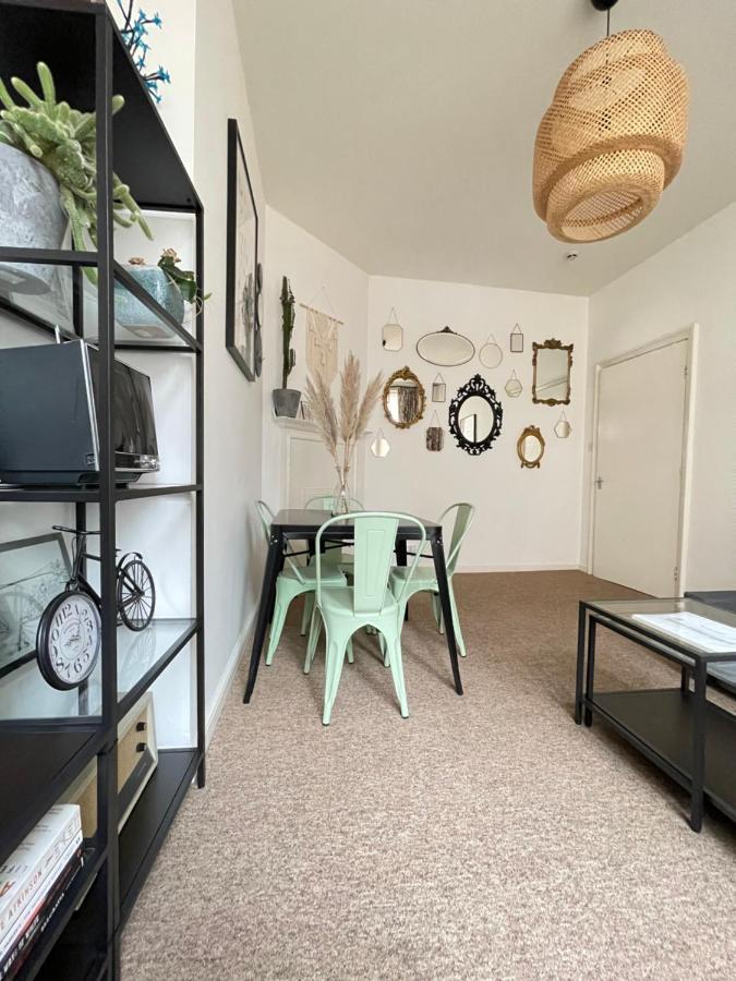 Located Two Bedroom Appartamento