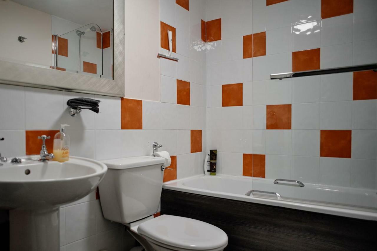 Located Two Bedroom Appartamento *
